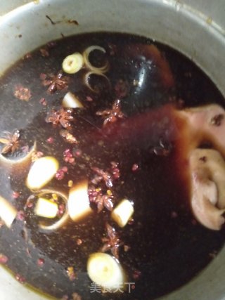 酱煮猪耳的做法步骤：4