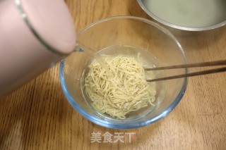 烫拌豆腐丝的做法步骤：6