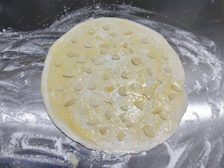 手抓饼版杏仁千层酥的做法步骤：4