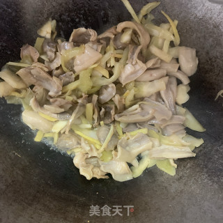 咸菜炒象拔蚌的做法步骤：8