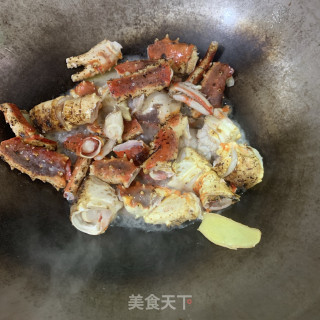 芹蒜炒帝皇蟹腿的做法步骤：8