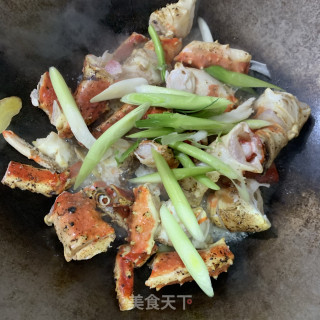 芹蒜炒帝皇蟹腿的做法步骤：9