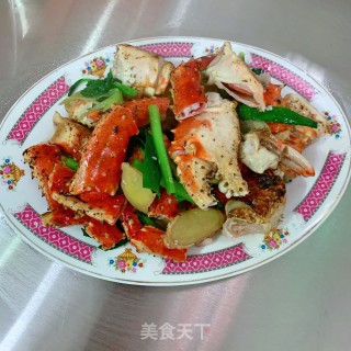 芹蒜炒帝皇蟹腿的做法步骤：12