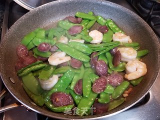 腊肠虾仁炒荷兰豆的做法步骤：9