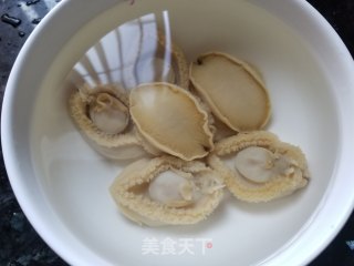 发菜鲍鱼炆海参的做法步骤：1