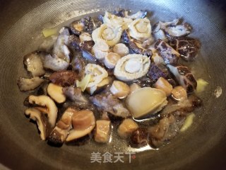 发菜鲍鱼炆海参的做法步骤：11