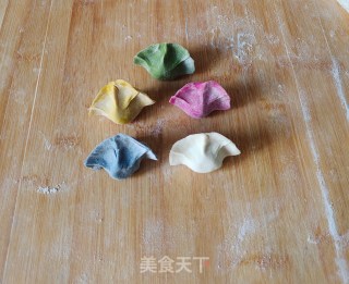 正月初一五福饺子的做法步骤：7