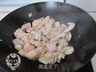 土豆烧鸡的做法步骤：3