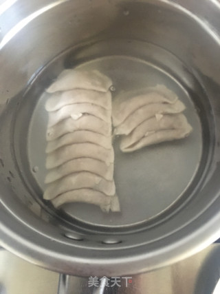 沙茶鱼皮饺拼牛筋丸的做法步骤：3