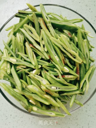 炒豆角丝的做法步骤：1
