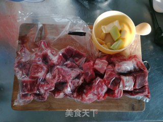白萝卜牛肉汤面的做法步骤：1