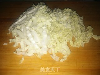 拌白菜丝胡萝卜丝海蜇的做法步骤：2