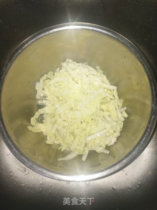 拌白菜丝胡萝卜丝海蜇的做法步骤：3