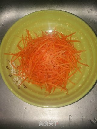 拌白菜丝胡萝卜丝海蜇的做法步骤：5