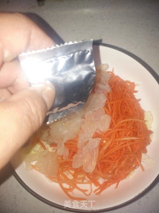 拌白菜丝胡萝卜丝海蜇的做法步骤：9