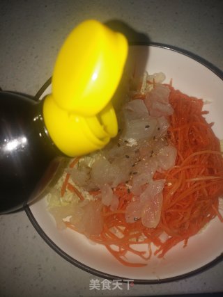拌白菜丝胡萝卜丝海蜇的做法步骤：11