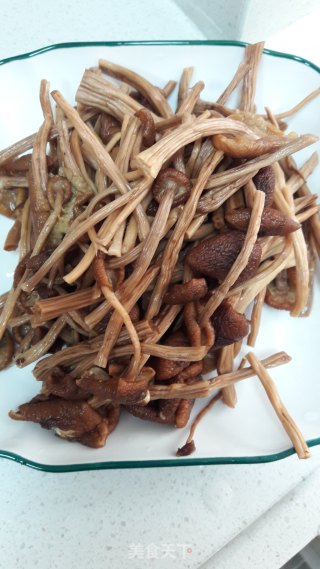 茶树菇炖鸡的做法步骤：3