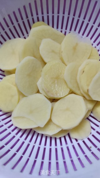 干锅土豆片的做法步骤：1