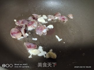 香辣香肠炒花菜的做法步骤：2