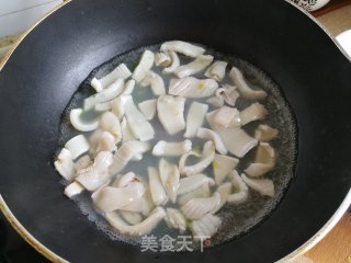 芹菜炒鱿鱼的做法步骤：6