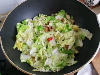 五花肉炒包菜的做法步骤：4