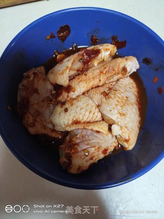 香辣鸡中翅的做法步骤：1