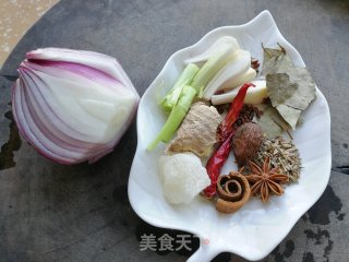毛芋炖牛肉的做法步骤：2