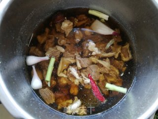 毛芋炖牛肉的做法步骤：4