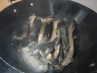 香酥泥鳅鱼的做法步骤：5