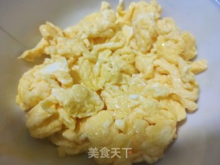 蒜薹香干炒鸡蛋的做法步骤：3