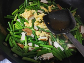 蒜薹香干炒鸡蛋的做法步骤：8