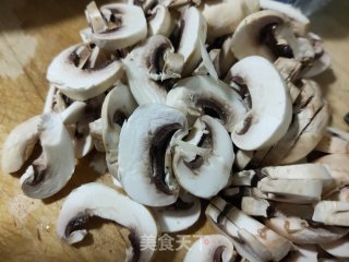 口蘑烧西蓝花的做法步骤：3