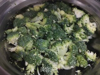 口蘑烧西蓝花的做法步骤：4