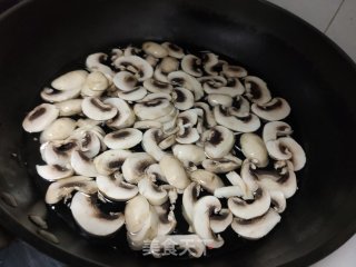 口蘑烧西蓝花的做法步骤：5