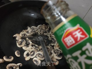 口蘑烧西蓝花的做法步骤：10