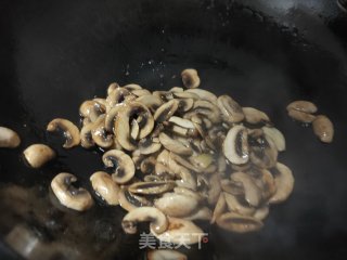 口蘑烧西蓝花的做法步骤：11