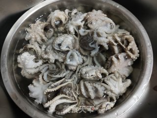 酱爆八爪鱼的做法步骤：1