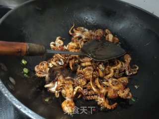 酱爆八爪鱼的做法步骤：9