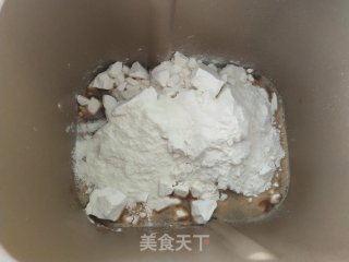 黑糖果干面包（面包机版）的做法步骤：2