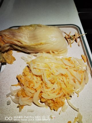一锅出的酸菜汤大花卷的做法步骤：5