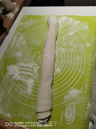 一锅出的酸菜汤大花卷的做法步骤：13