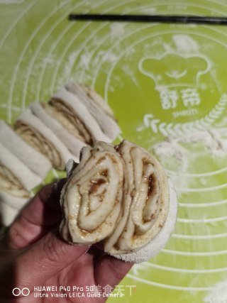 一锅出的酸菜汤大花卷的做法步骤：16