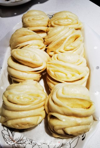 一锅出的酸菜汤大花卷的做法步骤：21