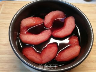 新年遇上情人节刷爆朋友圈的美食～红酒炖雪梨的做法步骤：5
