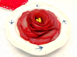 新年遇上情人节刷爆朋友圈的美食～红酒炖雪梨的做法步骤：10