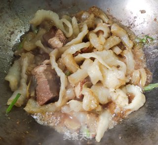 猪筋焖花胶的做法步骤：3