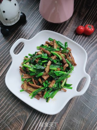 韭菜炒炸豆腐的做法步骤：9