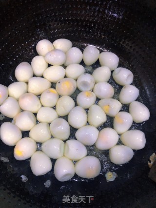 虎皮鹌鹑蛋烧冻豆腐的做法步骤：4