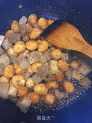 虎皮鹌鹑蛋烧冻豆腐的做法步骤：6