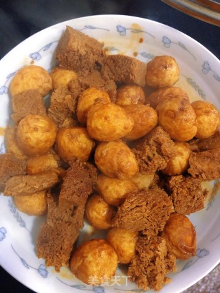 虎皮鹌鹑蛋烧冻豆腐的做法步骤：7